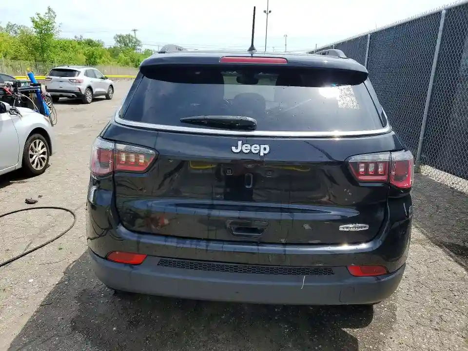 3C4NJCBBXJT339386 2018 JEEP COMPASS-5