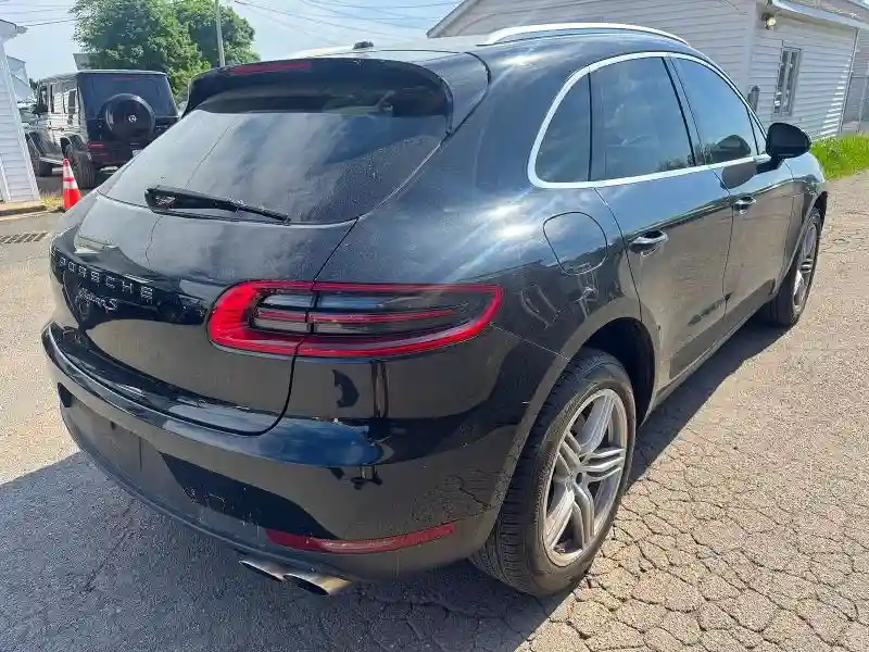 WP1AB2A54HLB15410 2017 PORSCHE MACAN-2