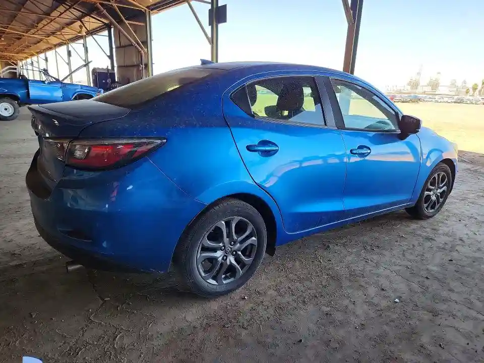 3MYDLBYV7KY521716 2019 TOYOTA YARIS-2