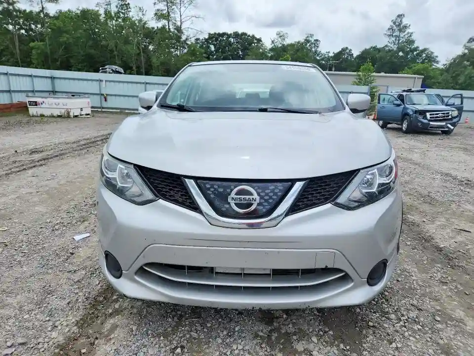 JN1BJ1CR0JW287072 2018 NISSAN ROGUE-4