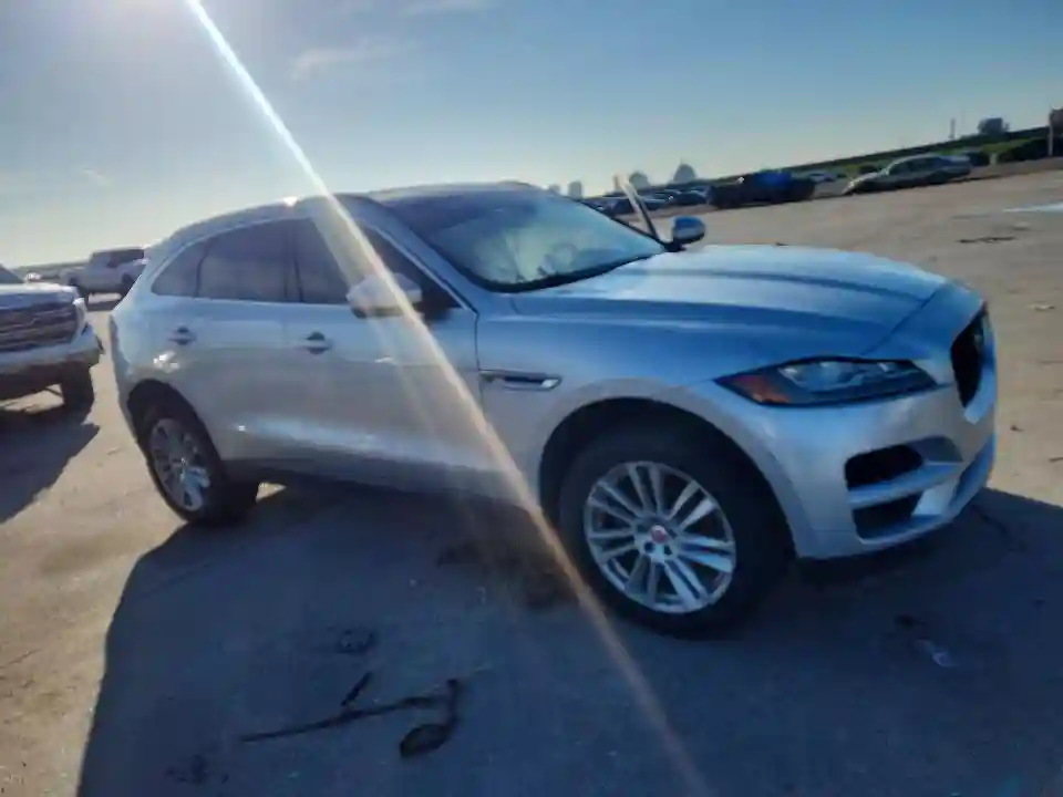 SADCK2FX5JA250387 2018 JAGUAR F-PACE-3