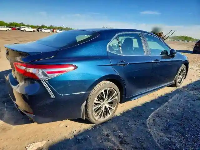 4T1B11HK2JU657082 2018 TOYOTA CAMRY-2