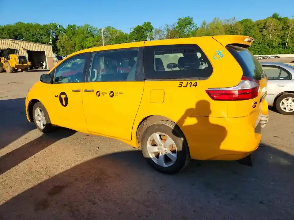 5TDZZ3DC1HS856239 2017 TOYOTA SIENNA-1