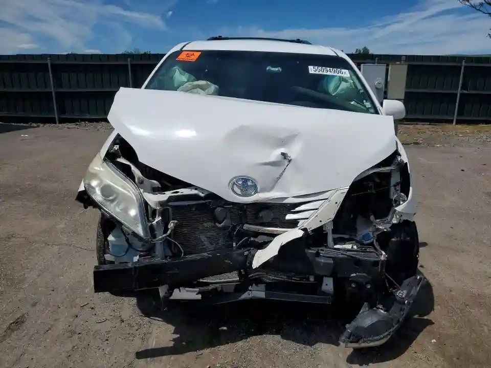 5TDKK3DC9FS570948 2015 TOYOTA SIENNA-4