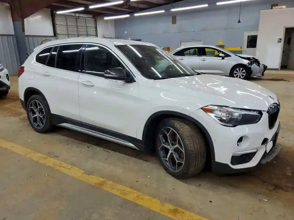 WBXHT3C36J5L30928 2018 BMW X1-3