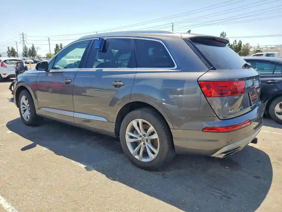 WA1AAAF74KD010032 2019 AUDI Q7-1