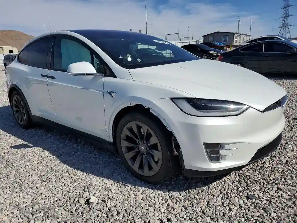 5YJXCBE26JF090415 2018 TESLA MODEL X-3