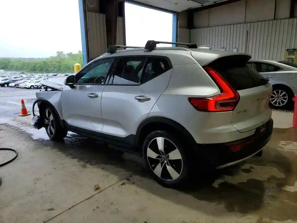 YV4162UK3K2111009 2019 VOLVO XC40-1