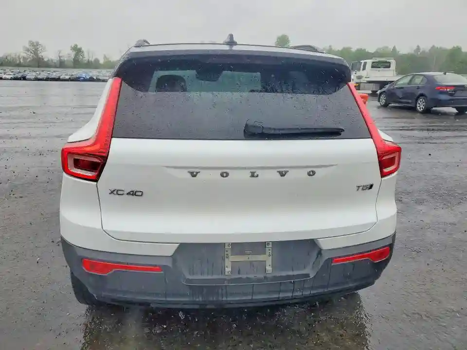 YV4162UM2M2462918 2021 VOLVO XC40 PLUS-5