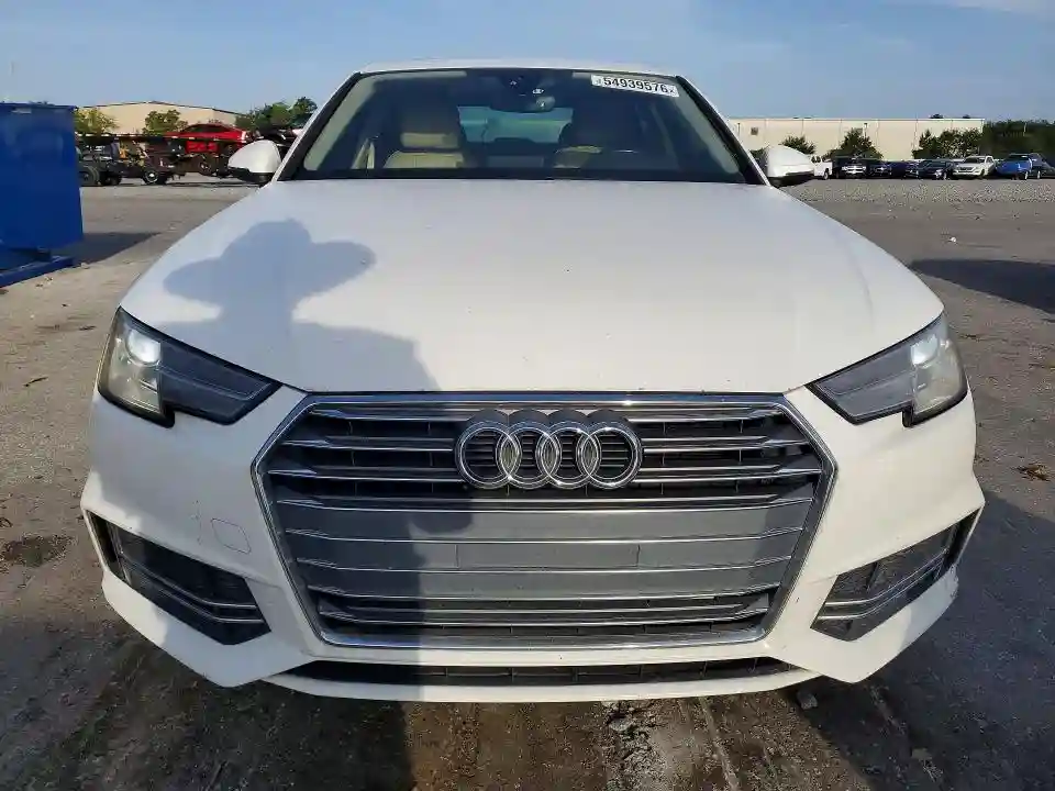 WAUKMAF47JA081133 2018 AUDI A4-4