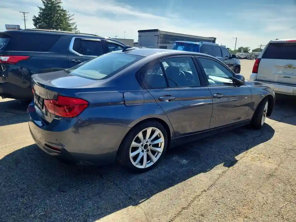 WBA8A3C59JA492268 2018 BMW 3 SERIES-2