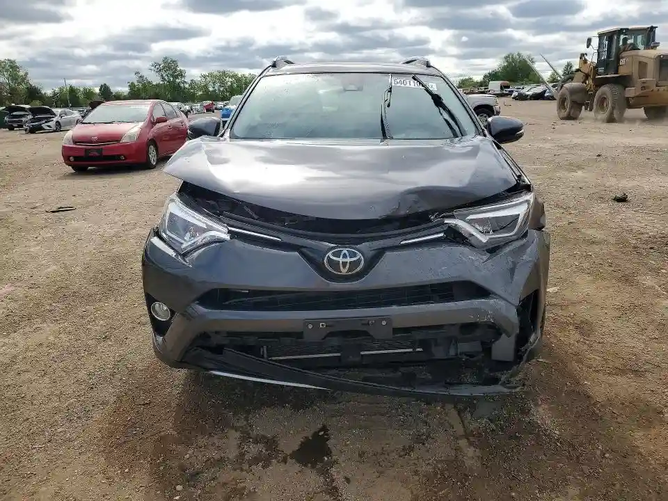 JTMDFREV1JJ228125 2018 TOYOTA RAV4-4