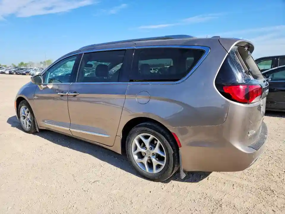 2C4RC1BG8JR167325 2018 CHRYSLER PACIFICA-1