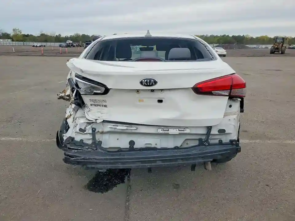 3KPFK4A76HE026077 2017 KIA FORTE-5
