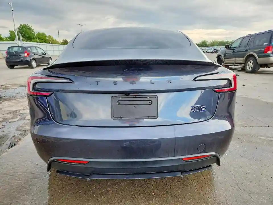 5YJ3E1ET5SF986279 2025 TESLA MODEL 3-5