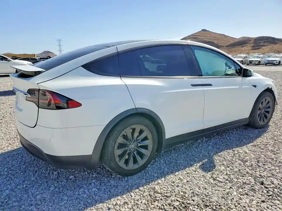 5YJXCBE26JF090415 2018 TESLA MODEL X-2