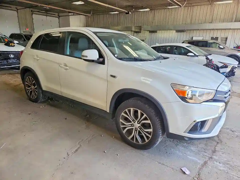 JA4AR3AW6JU025584 2018 MITSUBISHI OUTLANDER-3