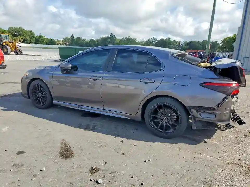 4T1B11HK6JU065040 2018 TOYOTA CAMRY-1