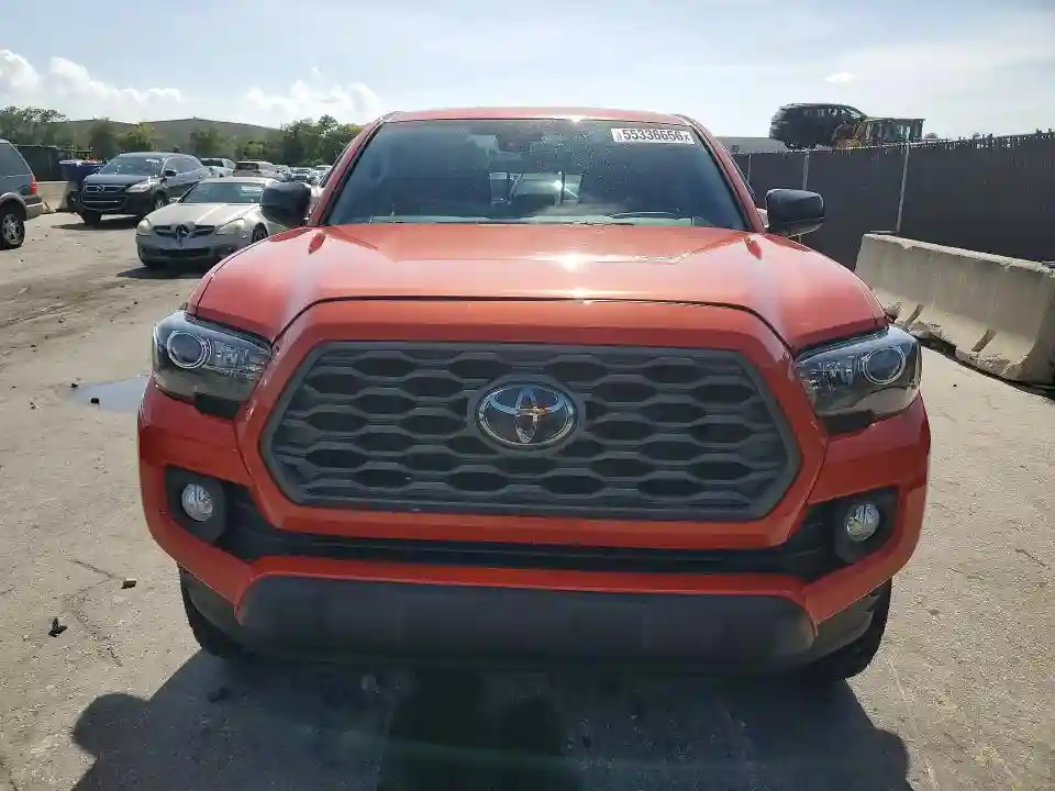 3TMAZ5CN8JM075977 2018 TOYOTA TACOMA-4