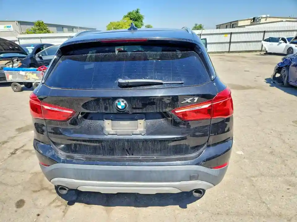 WBXHT3C38J5K28093 2018 BMW X1-5