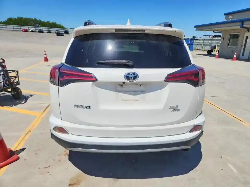 JTMRFREV5JJ718041 2018 TOYOTA RAV4-5