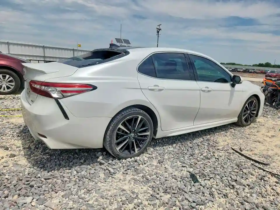 4T1BZ1HK0JU506802 2018 TOYOTA CAMRY-2