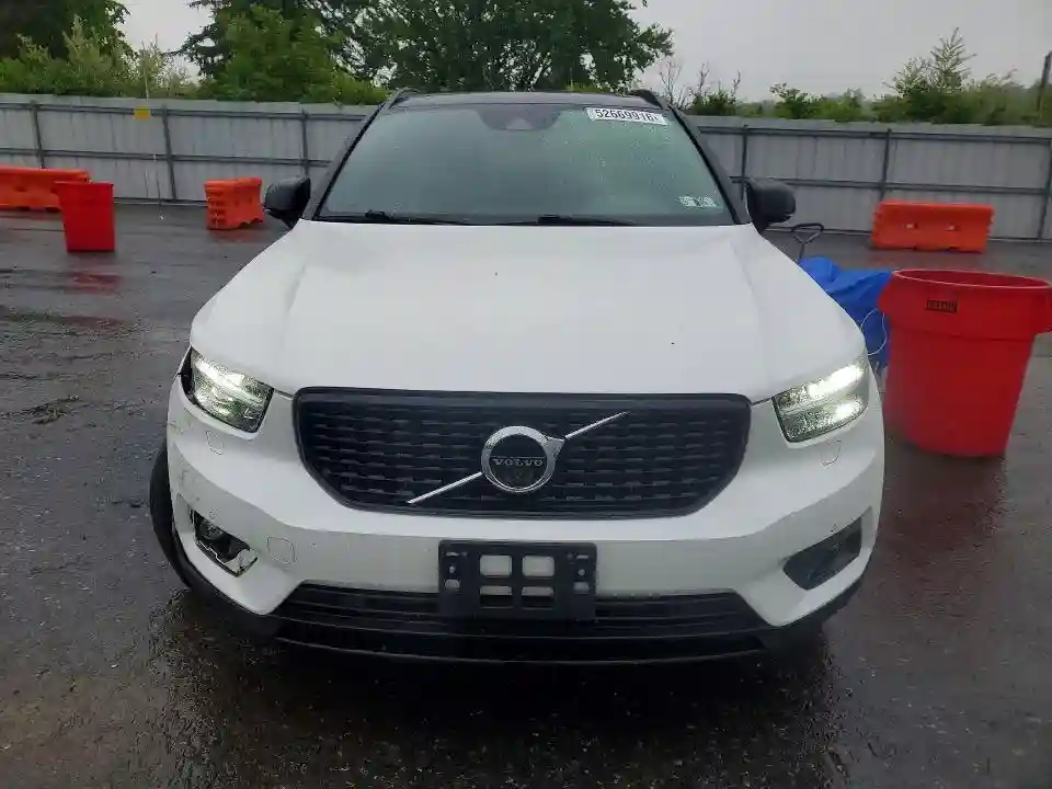 YV4162UM2M2462918 2021 VOLVO XC40 PLUS-4