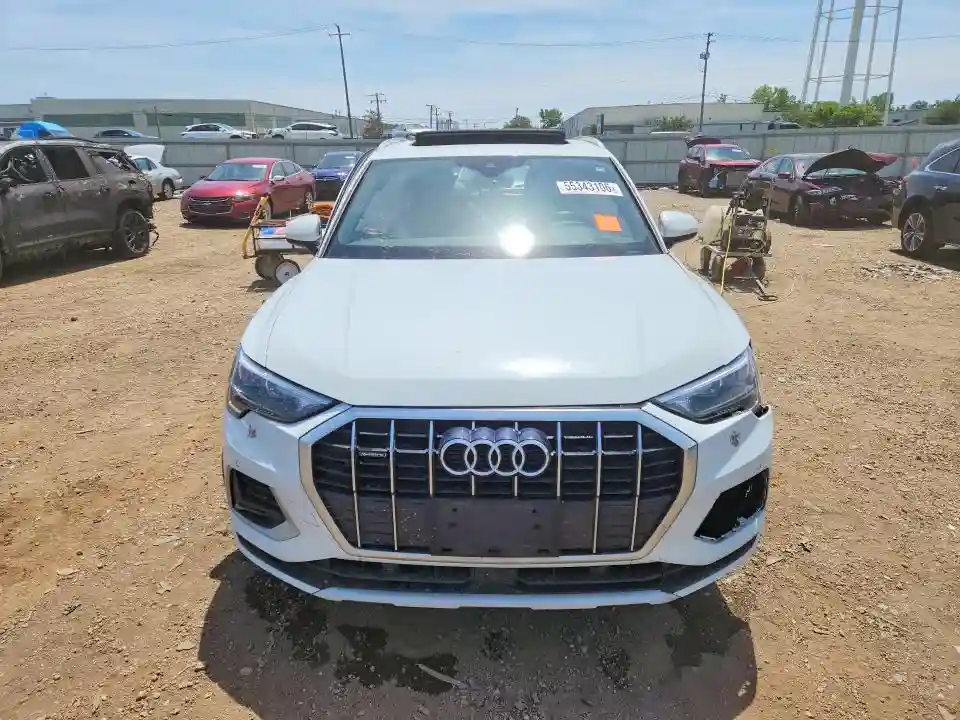 WA1AECF32K1088310 2019 AUDI Q3-4