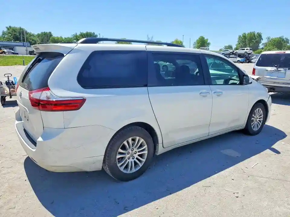 5TDYZ3DC2HS821415 2017 TOYOTA SIENNA-2