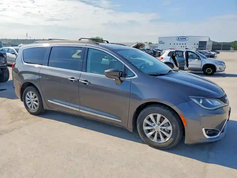 2C4RC1BG0HR757979 2017 CHRYSLER PACIFICA-3