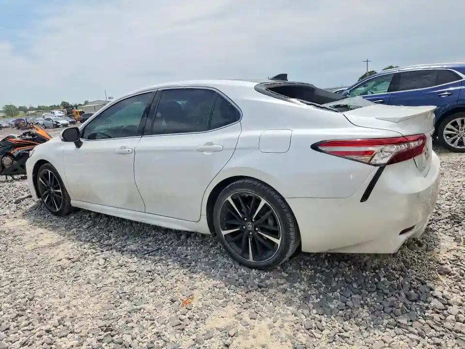 4T1BZ1HK0JU506802 2018 TOYOTA CAMRY-1