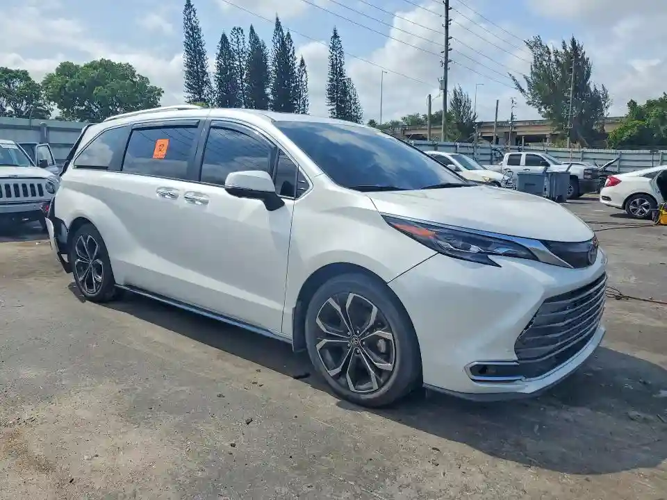 5TDERKEC2SS265884 2025 TOYOTA SIENNA-3