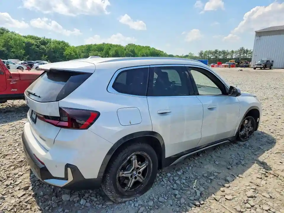 WBX73EF03R5Y86733 2024 BMW X1 M35I-2
