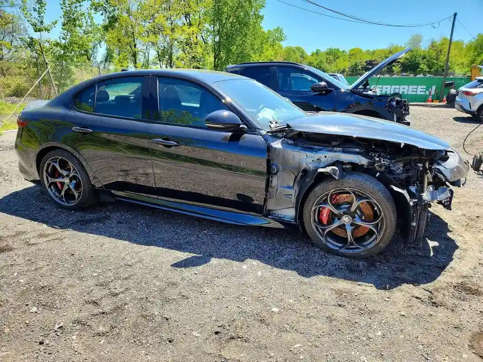 ZARFAMEVXP7676787 2023 ALFA ROMEO GIULIA-3