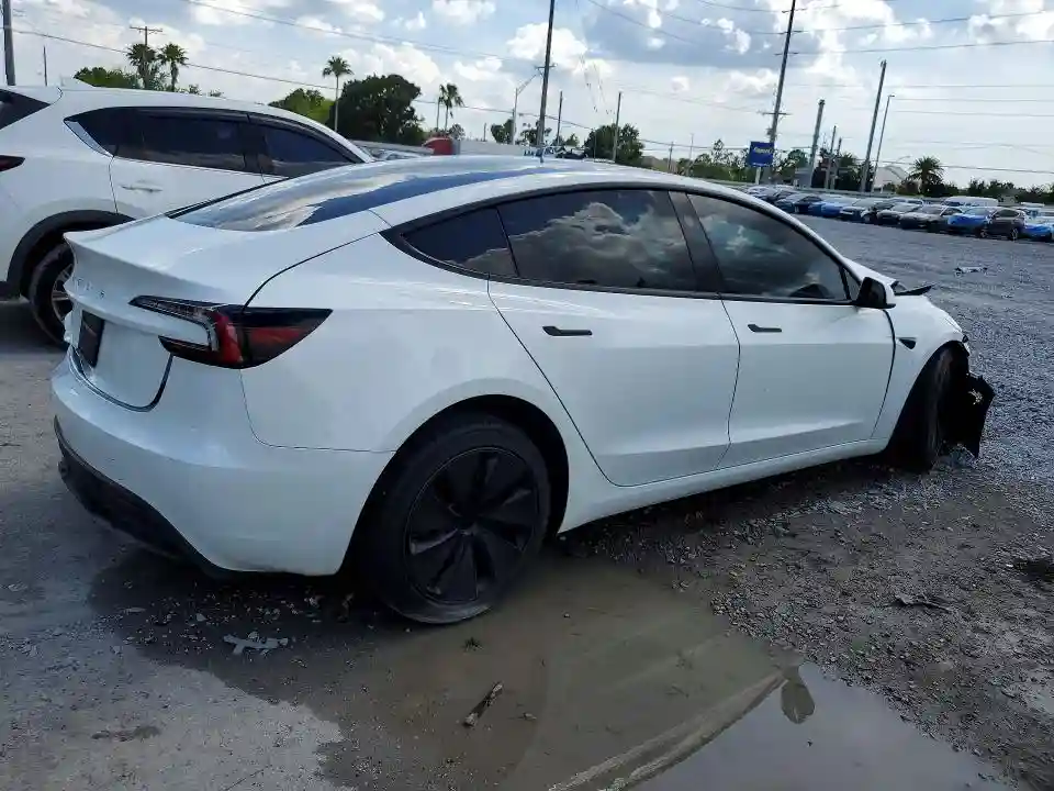5YJ3E1EA3SF887135 2025 TESLA MODEL 3-2