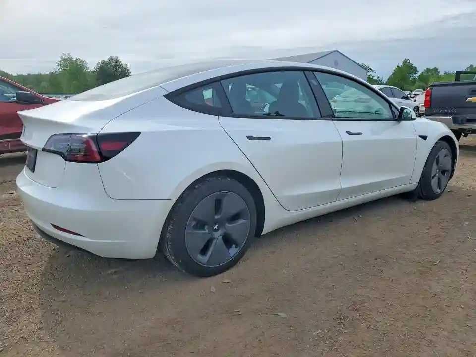 5YJ3E1EA2PF575377 2023 TESLA MODEL 3-2
