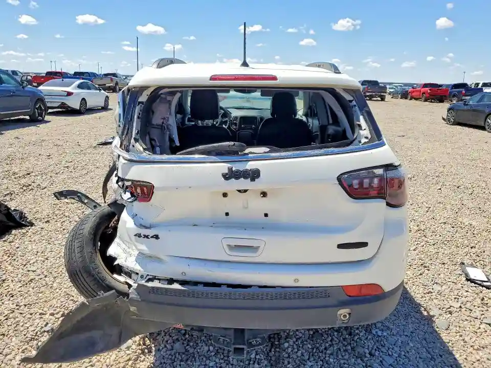 3C4NJDBB9JT239513 2018 JEEP COMPASS-5