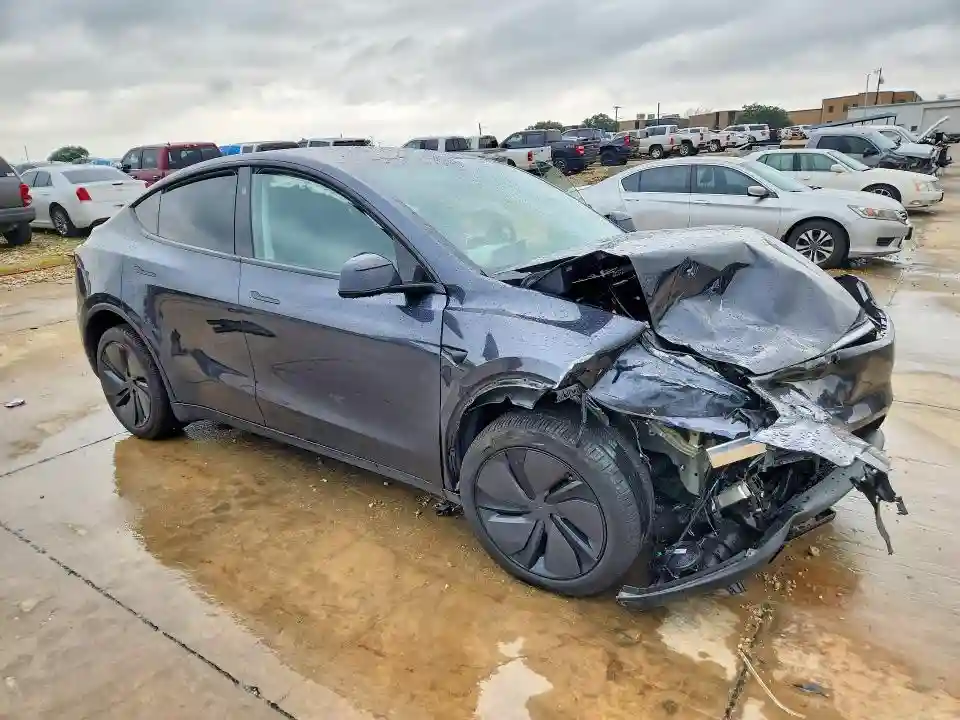 7SAYGDED7TA461039 2026 TESLA MODEL Y-3