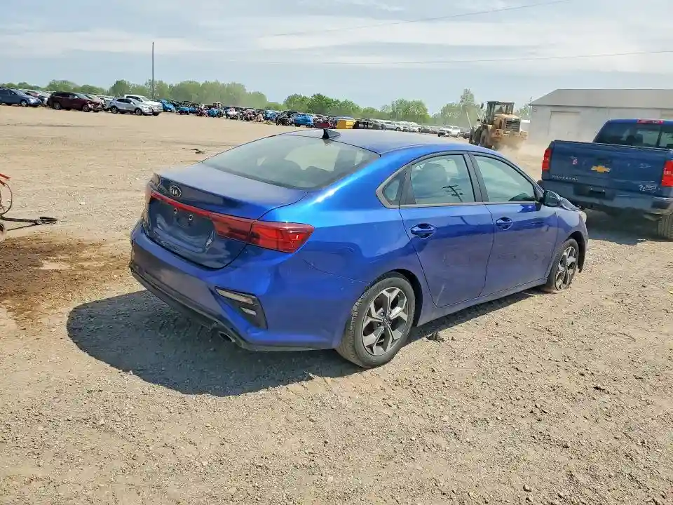 3KPF24AD5KE108993 2019 KIA FORTE LXS-2