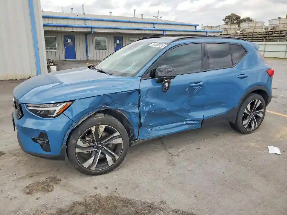YV4L12UX2P2023689 2023 VOLVO XC40-0