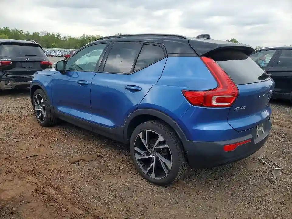 YV4162UM7M2465605 2021 VOLVO XC40-1