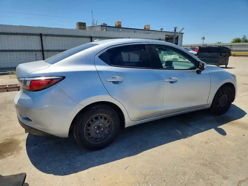 3MYDLBYV4KY519129 2019 TOYOTA YARIS-2