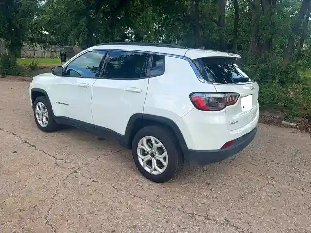 3C4NJDBN8ST620426 2025 JEEP COMPASS-2