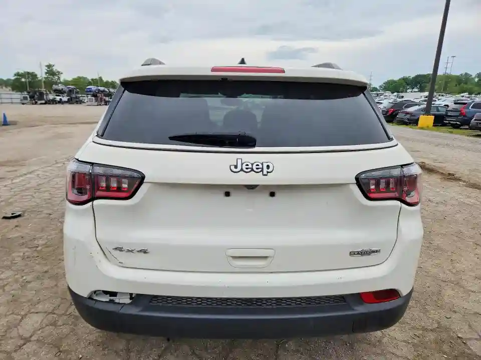 3C4NJDBB5JT423721 2018 JEEP COMPASS-5