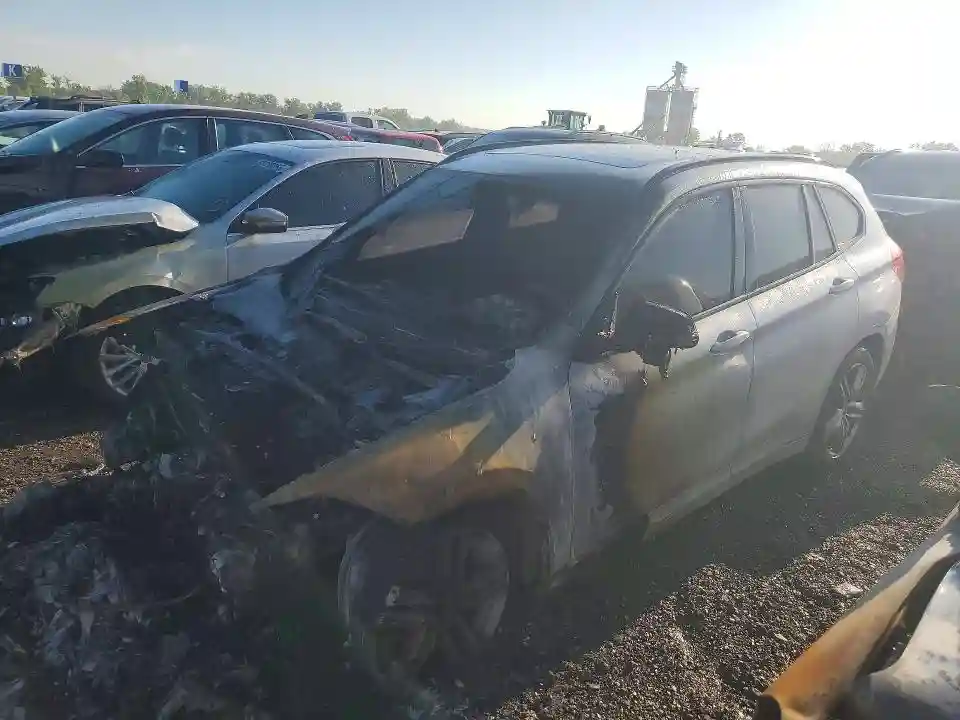 WBXHT3C31H5F80025 2017 BMW X1-0