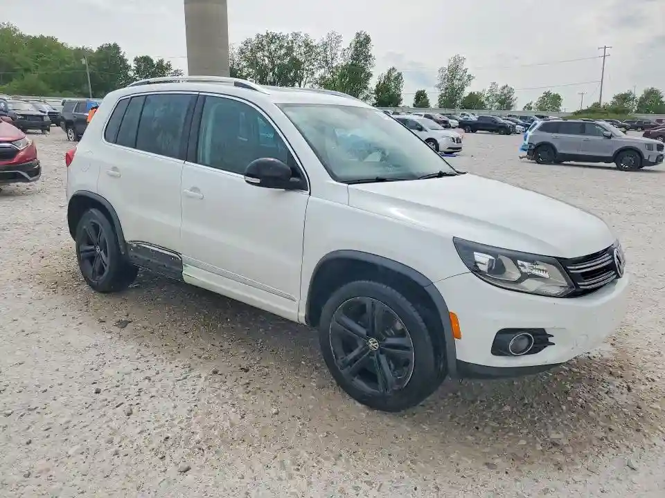 WVGUV7AX8HK036652 2017 VOLKSWAGEN TIGUAN-3