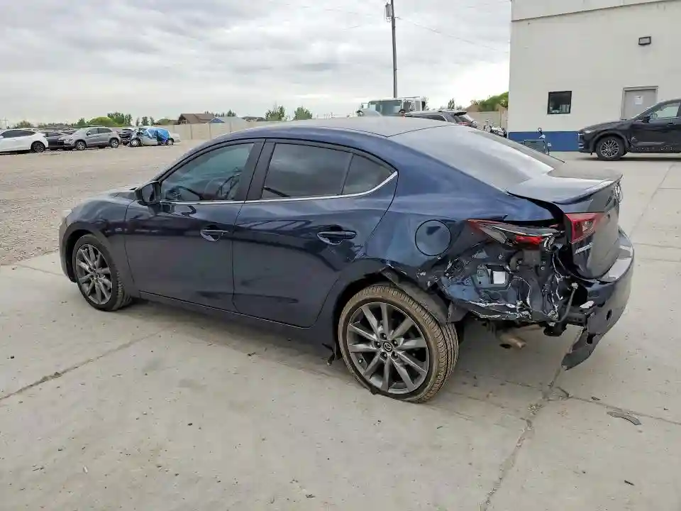 3MZBN1V37JM215129 2018 MAZDA 3-1