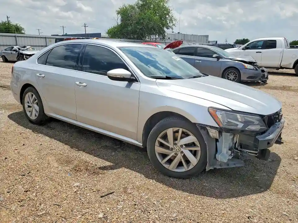 1VWBA7A36JC013050 2018 VOLKSWAGEN PASSAT-3