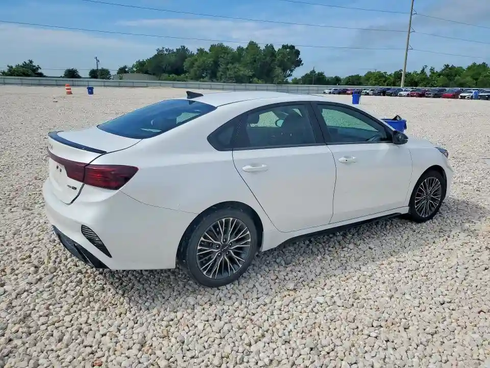 3KPF54ADXRE739661 2024 KIA FORTE-2