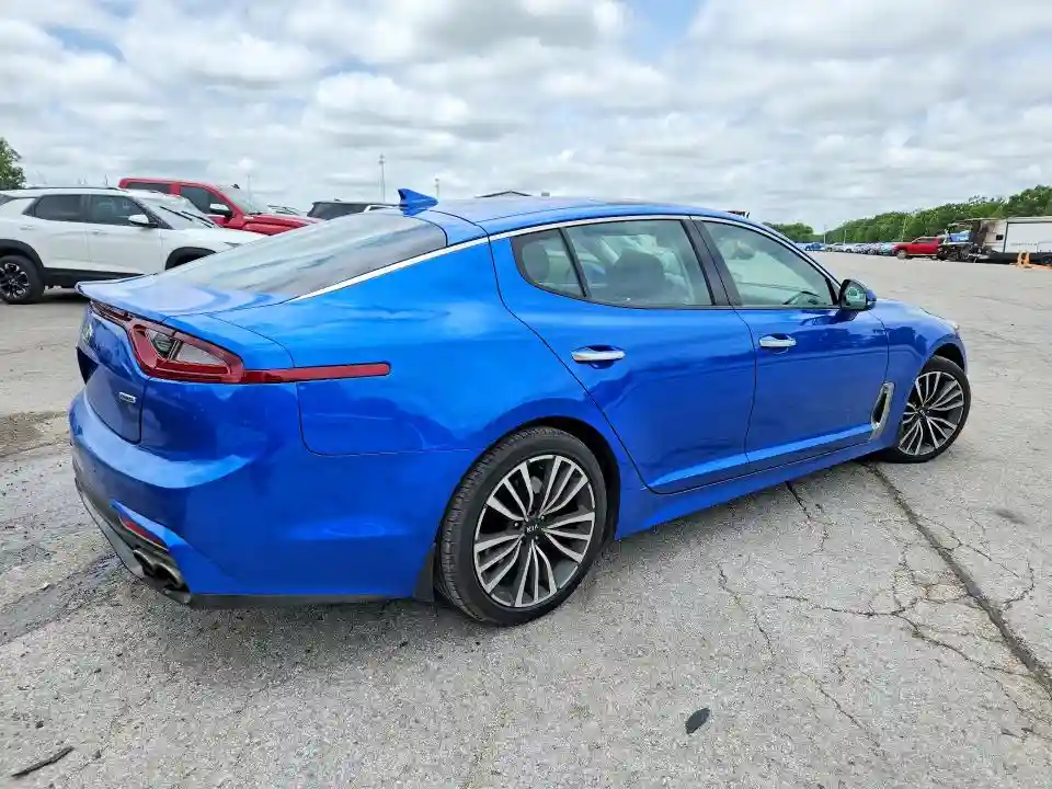 KNAE25LA3J6033085 2018 KIA STINGER-2